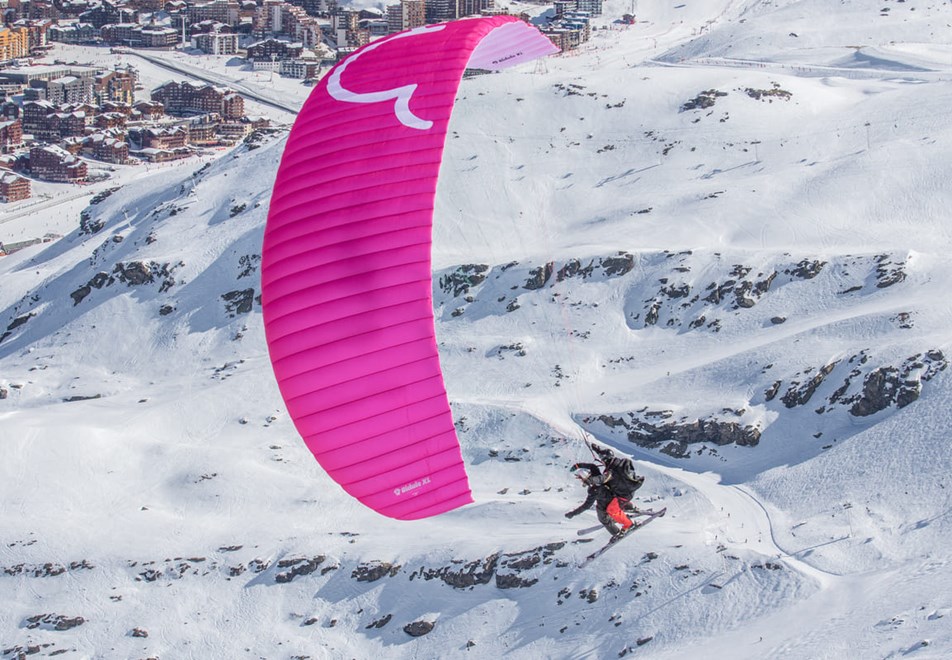 Val Thorens ski resort, 3 Valleys (France) - Paragliding with skis