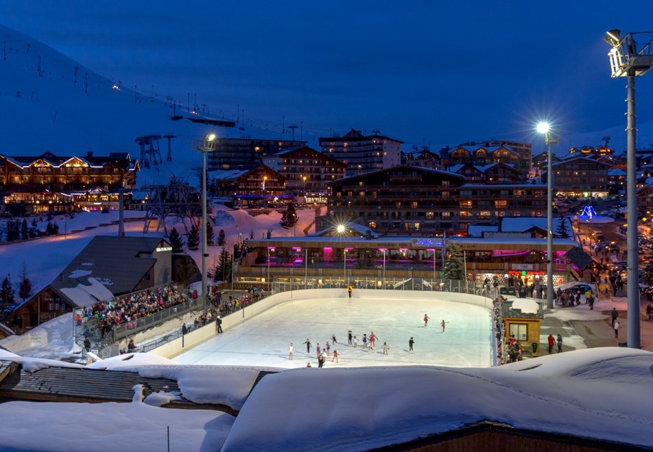 Alpe d'Huez Ski Resort (©Laurent-Salino) - Outdoor ice rink