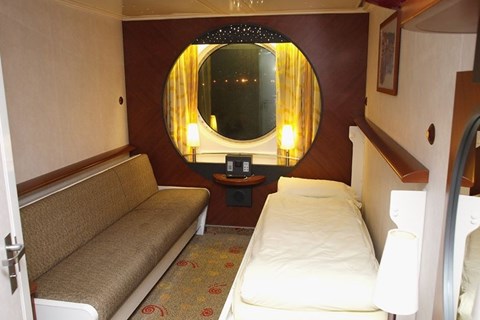 Outside large 2/4 berth cabin