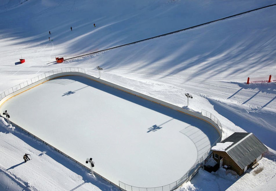 Montgenevre Ski Resort - Ice rink, open until early March