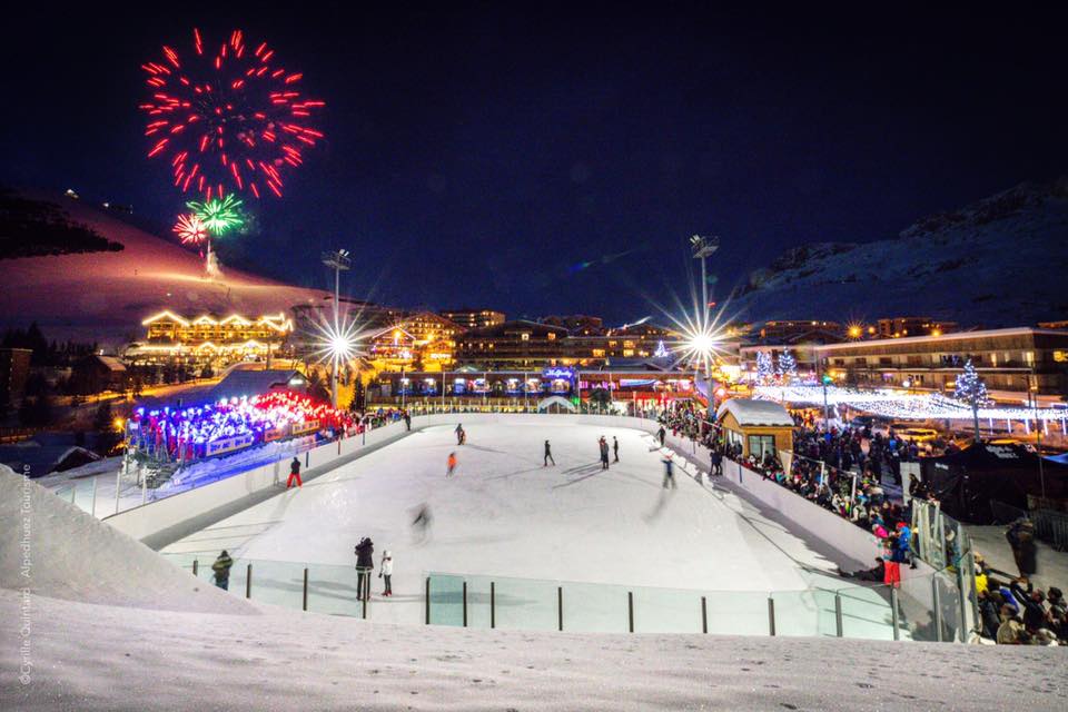 Christmas at Alpe d'Huez: Fireworks over the ice rink by Cyrille Quintard
