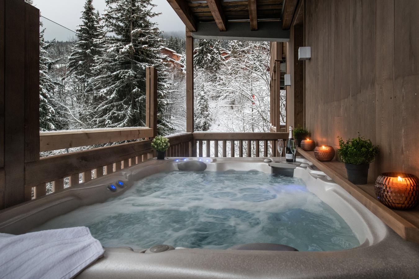 Manali Lodge balcony with hot tub Courchevel Moriond